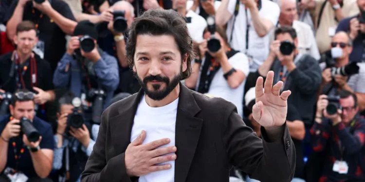 Diego Luna recibe ovación de cinco minutos en Cannes por “Ceniza en la boca”