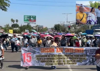 VIDEOS | Sección 22 toma la ciudad: docentes marchan por el Día del Maestro y denuncian precariedad educativa