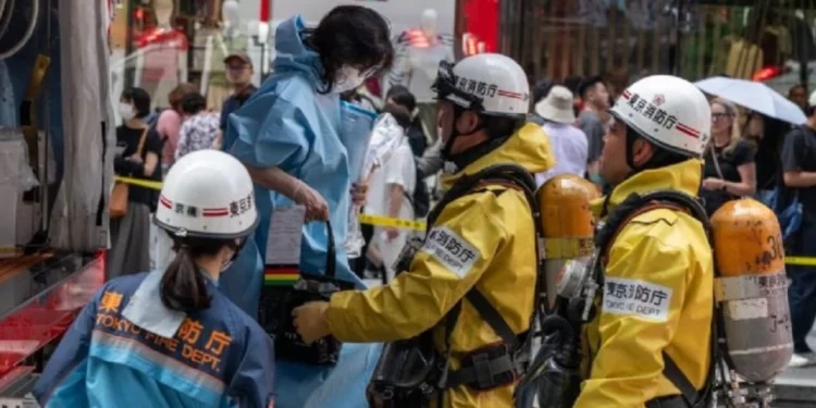 Pánico en Tokio: sustancia desconocida desata caos y deja al menos 20 heridos en lujoso centro comercial