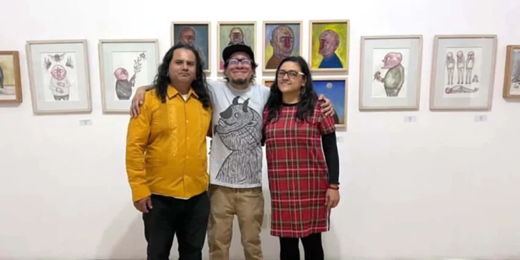 A través del dibujo y la pintura, César Chávez construye un universo visual profundamente introspectivo.