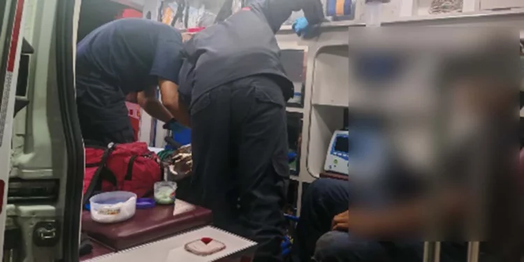 Ambos jóvenes fueron trasladados de urgencia al Hospital General.