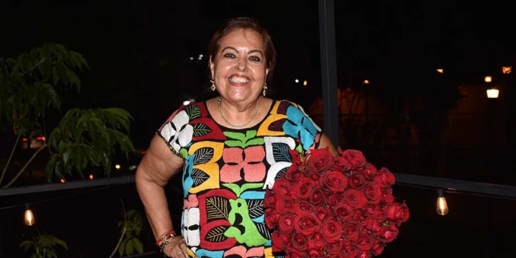 Fotos: Rubén Morales // Ana María Meixueiro Flores celebró un año más de vida acompañada de familiares y amigas.