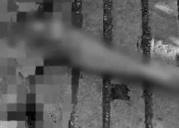 Corporaciones policiales y peritos de la Fiscalía de Oaxaca resguardaron la escena en el Barrio Los Hornos para el levantamiento de los indicios y los cuerpos de las tres víctimas.