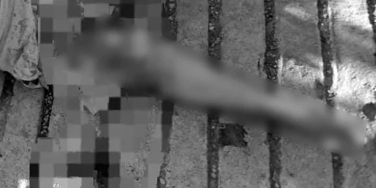 Corporaciones policiales y peritos de la Fiscalía de Oaxaca resguardaron la escena en el Barrio Los Hornos para el levantamiento de los indicios y los cuerpos de las tres víctimas.