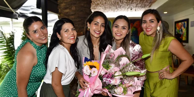 Fotos: Rubén Morales // Dálida Fernández Cruz disfrutó de un agradable desayuno de cumpleaños en un conocido restaurante de la ciudad.