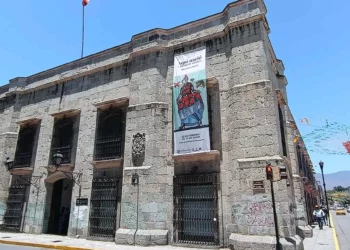 El MUPO es un recinto que abrió al público el 1 de octubre de 2004. Se fundó para que “albergara la plástica de grandes artistas oaxaqueños”.