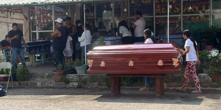 La Fiscalía realizó la entrega oficial de los cuerpos, los cuales fueron preparados en la funeraria Rey Sant.