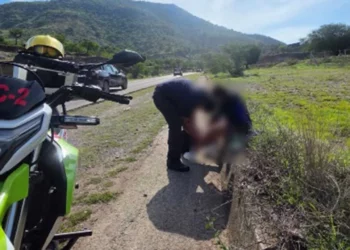 La joven de 22 años fue atendida por paramédicos.