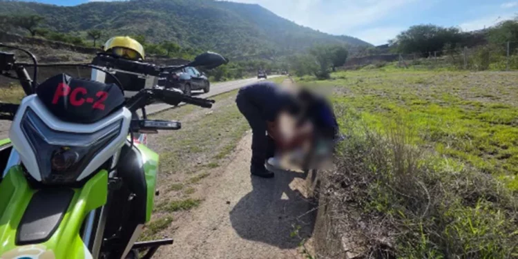 La joven de 22 años fue atendida por paramédicos.