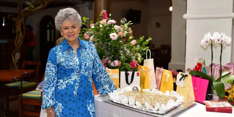 Fotos: Rubén Morales // Socorrito Diego de Zorrilla recibió flores, abrazos, buenos deseos y un delicioso pastel.