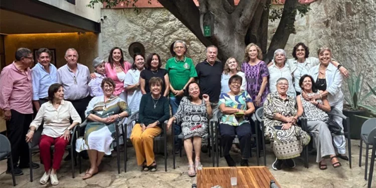 Fotos: cortesía // La generación 1975 del Colegio Carlos Gracida se reunió para compartir los alimentos y bellos recuerdos.