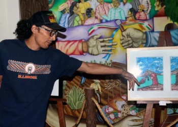 Ocho artistas plásticos y gráficos oaxaqueños exponen diferentes obras en la sala principal del museo comunitario.