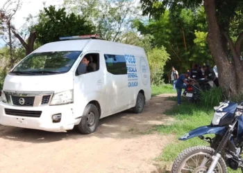 Peritos de la FGEO acordonaron el paraje Ojo de Agua para recolectar indicios.