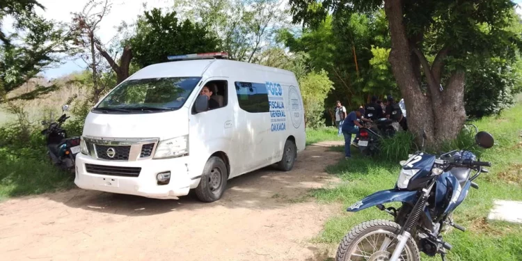 Peritos de la FGEO acordonaron el paraje Ojo de Agua para recolectar indicios.