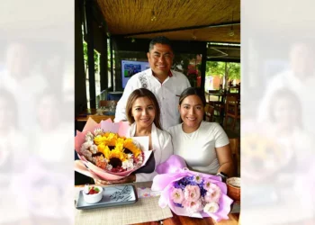 Fotos: Rubén Morales // Arcelia Galán celebró su cumpleaños con un agradable desayuno en compañía de su novio, Javier Romero, y de su hija, Carime Galán.