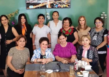 Fotos: Rubén Morales // Compartieron su día especial con un grupo de amigas muy queridas.