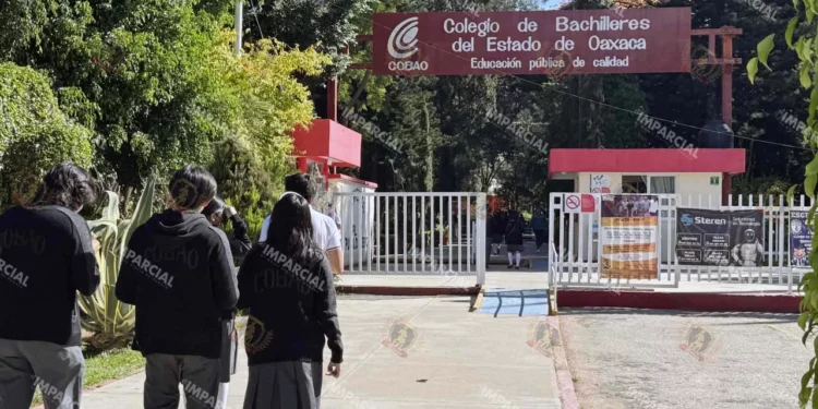 Foto: Archivo El Imparcial // El programa “Mi derecho, mi lugar” ha generado confusión y disgustos entre madres y padres de familia con hijos que ingresarán al nivel medio superior sin presentar examen.