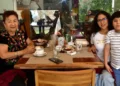 Foto: Rubén Morales // La Lic. María de la Luz Árias Cruz compartió un agradable desayuno con su nuera, Agueda Cervantes Hernández, y su nieto, Antonio Díaz Cervantes.