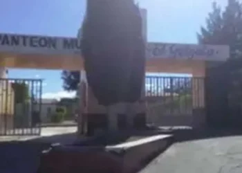Movilización policial en el centro de rehabilitación tras el hallazgo del joven fallecido.