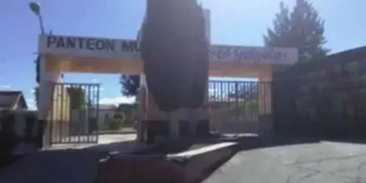 Movilización policial en el centro de rehabilitación tras el hallazgo del joven fallecido.