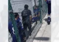 Sufre fractura de tobillo.