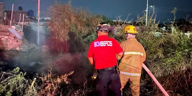 Elementos de Bomberos lograron controlar el incendio.