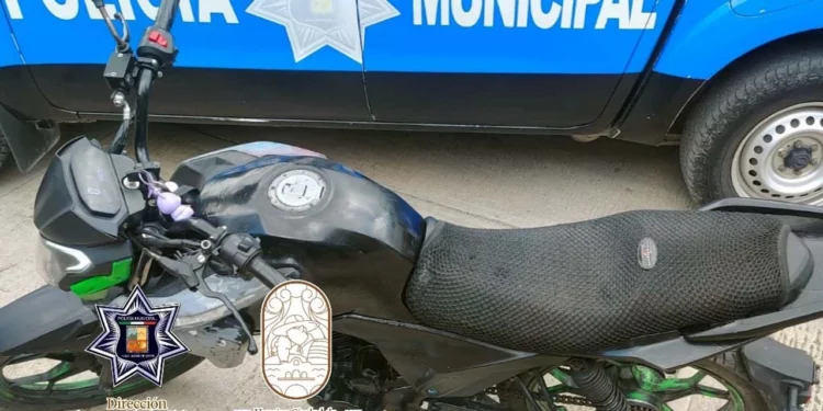 La unidad de motor recuperada por los elementos policiales y quedó bajo resguardo.