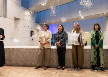 La exposición rinde homenaje al artista oaxaqueño Rufino Tamayo y a su legado como una de las figuras fundamentales del arte mexicano del siglo XX.