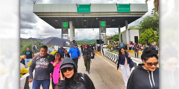 Foto: Cencos 22 // La protesta en la caseta de Huitzo.