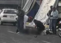 Personal de emergencias brindó auxilio a los dos jóvenes de 18 años.