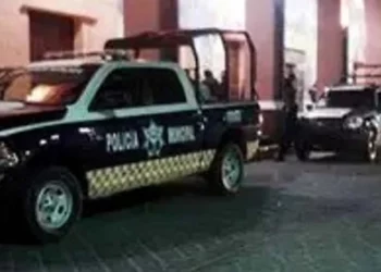 Elementos policiacos resguardaron al menor en el cuartel municipal para garantizar su seguridad.