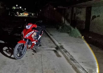 La unidad Itálika quedó bajo resguardo de las autoridades viales en espera de que sea reclamada por su propietario.