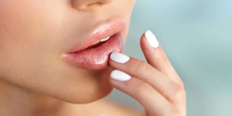 Luce unos labios de envidia.