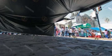 Foto: Adrián Gaytán // Acumulación de desechos y basura en el plantón del zócalo de Oaxaca.
