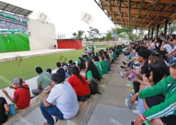 Foto: Adrián Gaytán // A pesar de presenciar uno de los peores juegos inaugurales, sirvió para tomar un respiro de la actividad cotidiana.
