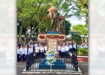 Autoridades conmemoraron el 232 aniversario del natalicio en Huajuapan de León.