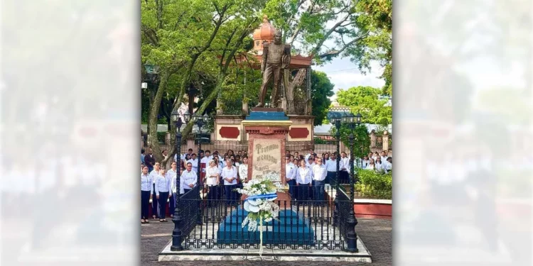 Autoridades conmemoraron el 232 aniversario del natalicio en Huajuapan de León.