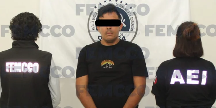 Atrapan a funcionario oaxaqueño por venta de plazas en el sector educativo
