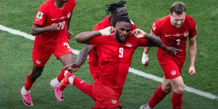 Canadá rescata el empate ante Bosnia en un amargo debut mundialista en Toronto