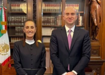 Relevo en la banca de desarrollo: Claudia Sheinbaum nombra a Carlos Torres Rosas al frente de Nafin y Bancomext