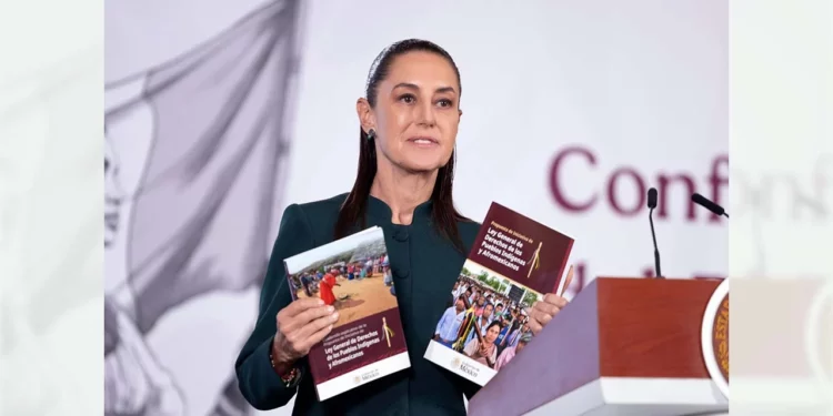 Foto: Presidencia de la República // Claudia Sheinbaum al anunciar la consulta a los pueblos indígenas.