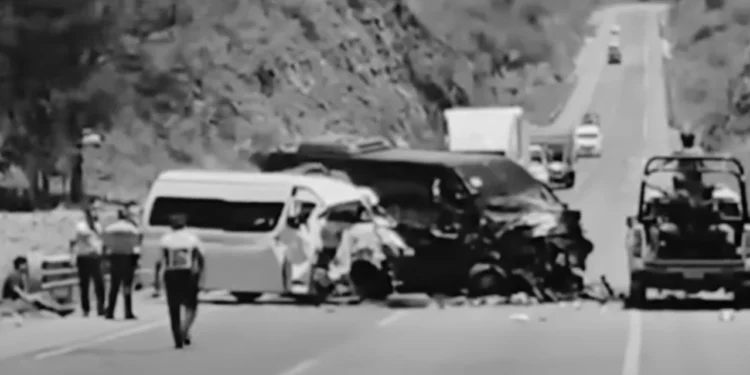 Impactante: Choque frontal en la autopista Oaxaca-México deja 7 muertos y más de 10 heridos