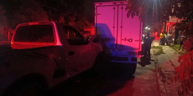 El incidente dejó únicamente daños materiales y se ignora si alguno de los involucrados requirió valoración médica.