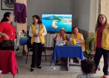Foto: IGAVEC / Donación al Club de Leones para programas de apoyo a la población.