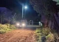 Elementos policiacos resguardaron el perímetro sobre la avenida 5 de Mayo, donde peritos de la Fiscalía realizaron el levantamiento de indicios dentro y fuera de la camioneta Ram donde quedó el cuerpo del panadero.
