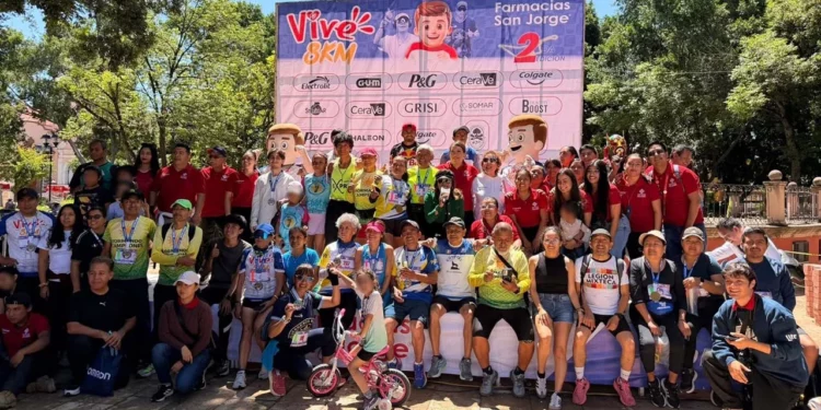 En el 44° Aniversario de Farmacias San Jorge, el domingo 28 de junio se llevó a cabo la segunda edición de la carrera Vive 8 Kilómetros.