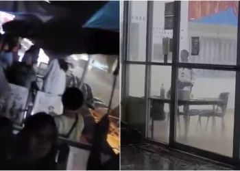 En redes sociales se viralizó un video donde no permiten el acceso a la sala de espera a familiares; esperaron afuera pese al aguacero.
