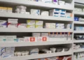 Foto: redes sociales // Efrén Emmanuel Jarquín González rindió ayer el informe semanal del abasto de medicamentos.