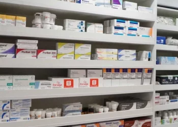 Foto: redes sociales // Efrén Emmanuel Jarquín González rindió ayer el informe semanal del abasto de medicamentos.