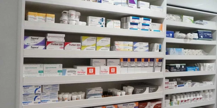 Foto: redes sociales // Efrén Emmanuel Jarquín González rindió ayer el informe semanal del abasto de medicamentos.